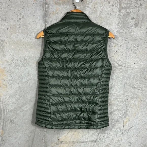 Quince Lightweight Down Packable Puffer Vest - Picture 3 of 9